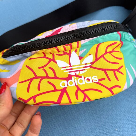 Adidas Tropical Leaf Pattern Waist Bag / Fanny Pack / Crossbody - New - Picture 3 of 8